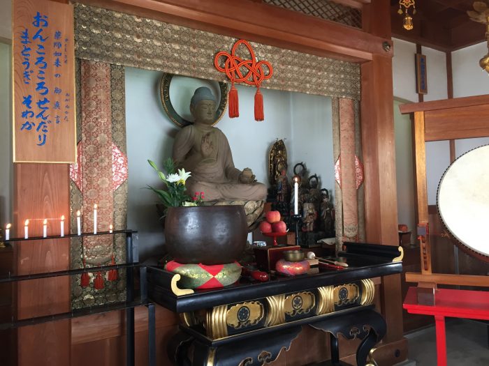 薬師堂内